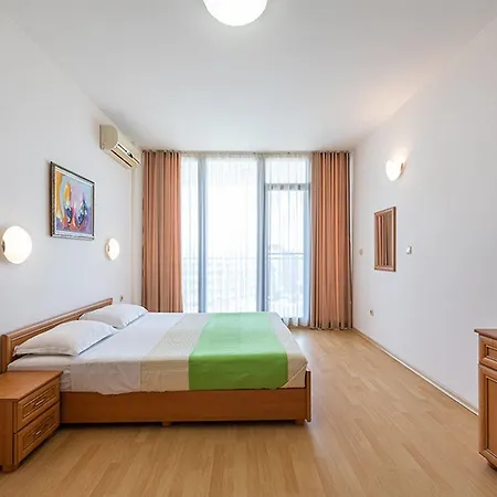 Trakia Plaza Aparthotel 4*