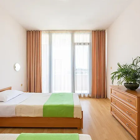 Апартхотел Trakia Plaza 4*